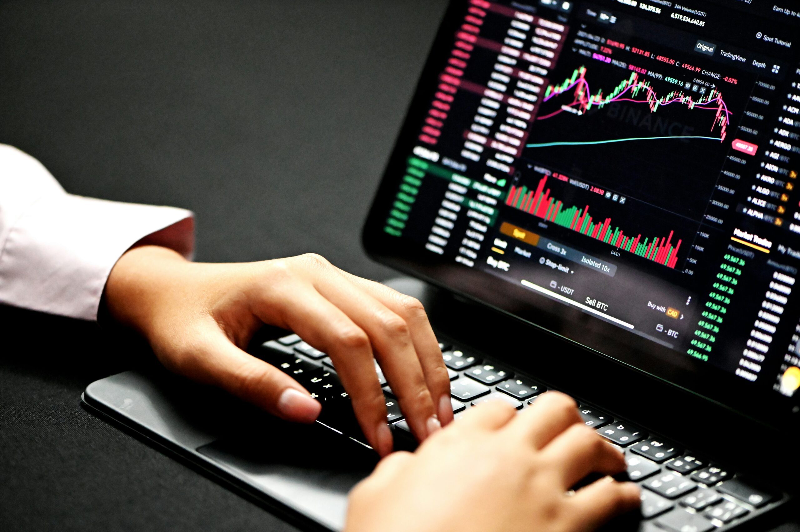 An Image Depicting CFD vs Stock Trading Guide.